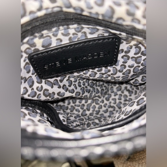 Classic Steve Madden Black Textured Crossbody Bag with Silver Details - Picture 3 of 8